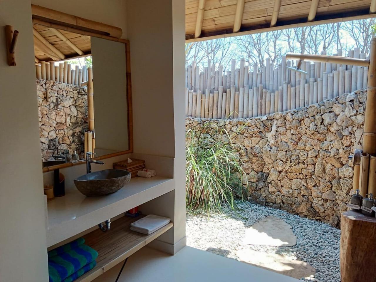 Maringi Sumba By The Sumba Hospitality Foundation Waikelo Exterior photo